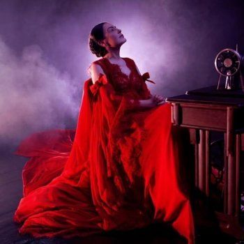 شاهد .. شريهان تحتفل بعيد الحب .. بإطلالة حمراء ساحرة