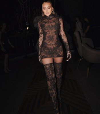 شاهد .. مايا دياب تخطف الأنظار بإطلالتها بفستان أسود قصير من الدانتيل