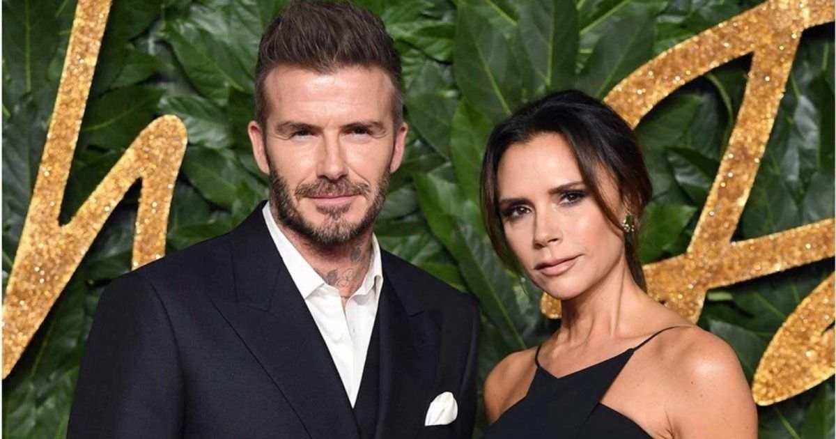 شاهد .. قبلة شديدة الرومانسية بين ديفيد وفيكتوريا بيكهام في عيد الحب