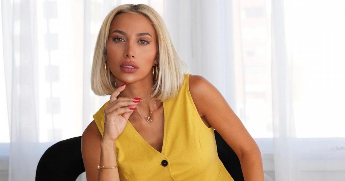 شاهد .. فيديو مؤثر لمودل روز وهي تلتقي بعائلتها بعد غياب