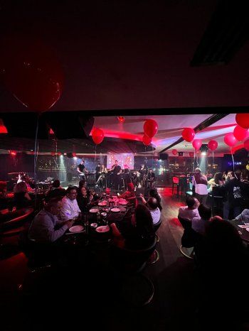 شاهد .. جو قويق أحيا حفل عيد الحب في دبي وحصد نجاح أغنيته الجديدة "سلامات سلامات"