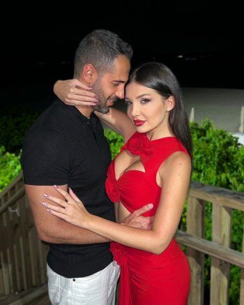شاهد .. ممثلة لبنانية تعلن خطوبتها.. هكذا طلب حبيبها يدها في البرازيل - بالصور