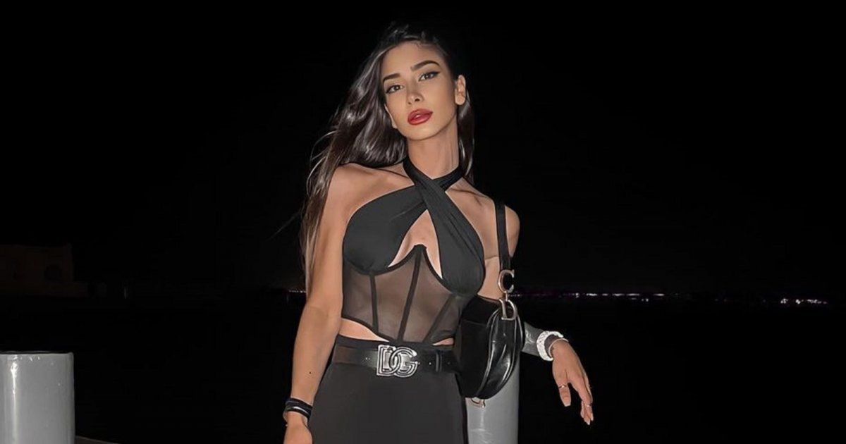 شاهد .. بالصورة - تيا ديب تستعرض رشاقتها بفستان أسود رائع..و سعر حقيبة يدها سيفاجؤكم