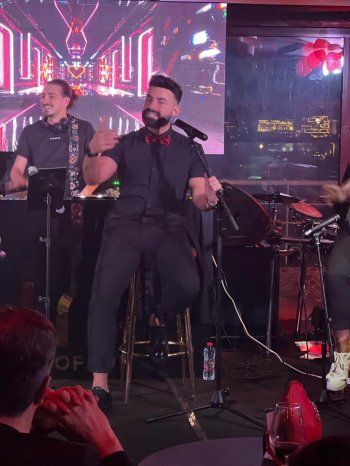 شاهد .. جو قويق أحيا حفل عيد الحب في دبي وحصد نجاح أغنيته الجديدة "سلامات سلامات"