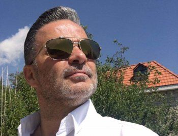 شاهد .. خاص - نقولا الأسطا : " الفن لا يتقدم على إنسانيتي.. وهكذا أدعم المواهب الجديدة "