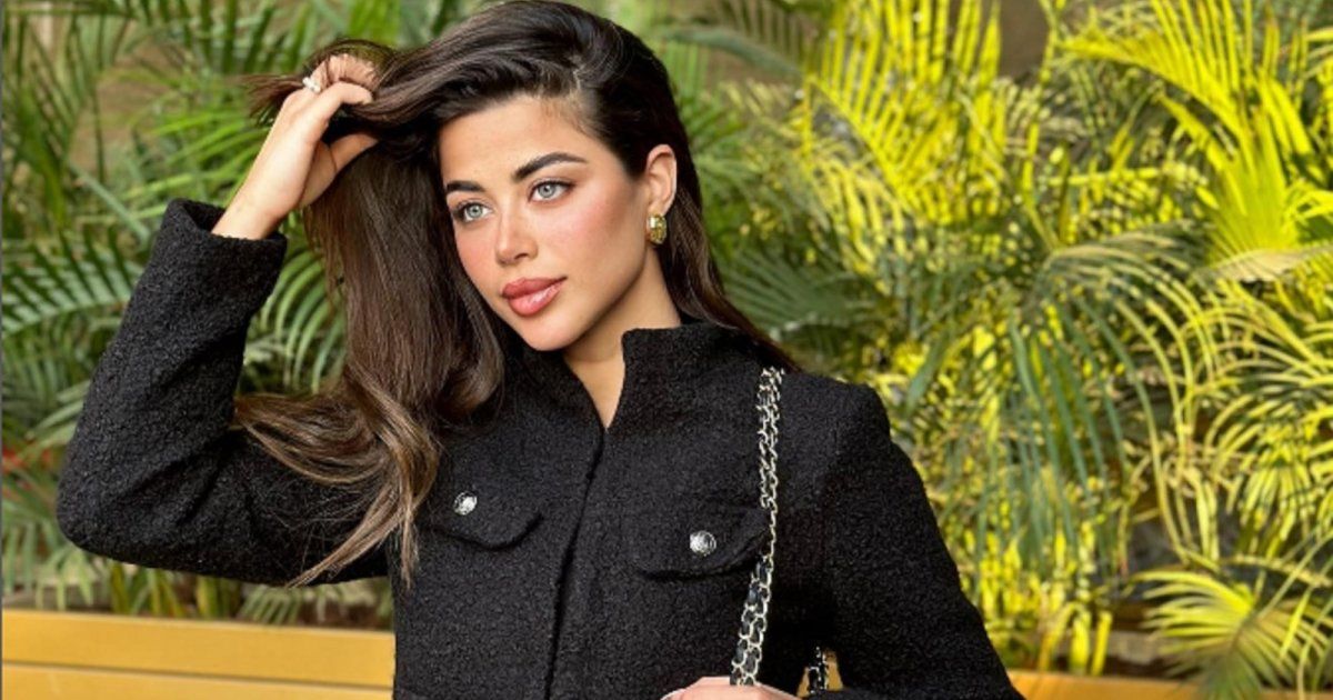 شاهد .. بالصرو- تحت عنوان الأنوثة والجمال..يارا السكري تتالق بفستان مميز