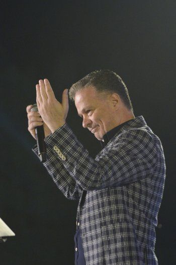 شاهد .. خاص - نقولا الأسطا : " الفن لا يتقدم على إنسانيتي.. وهكذا أدعم المواهب الجديدة "