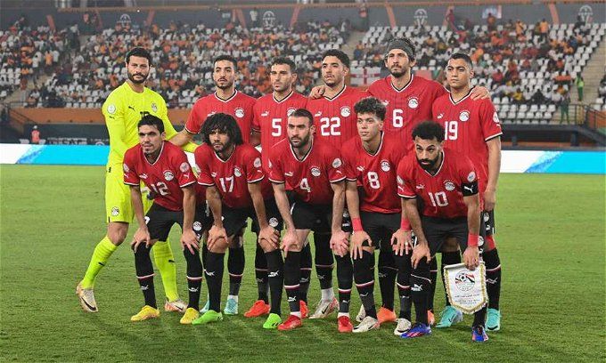 اتفرج .. زوجة نجم منتخب مصر تلفت الأنظار بالأسود الجزئ