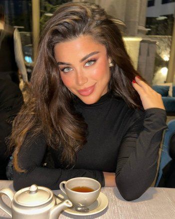 شاهد .. بالصرو- تحت عنوان الأنوثة والجمال..يارا السكري تتالق بفستان مميز