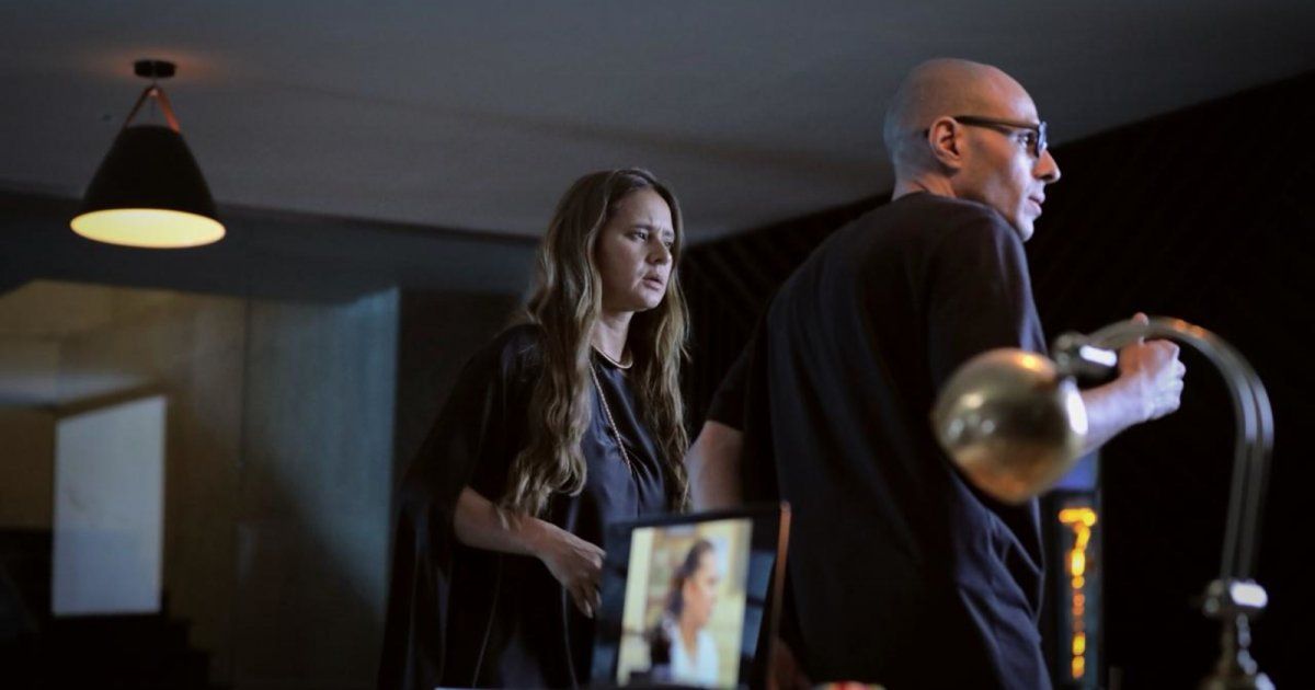 شاهد .. محمد سالم يكشف كواليس العمل مع يسرا ونيللي كريم في مسلسل " روز وليلى "