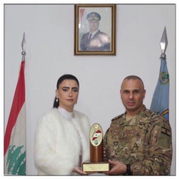 شاهد .. ملكة جمال العيون رنا خطار تدعم الجيش اللبناني وتتلقى تكريماً