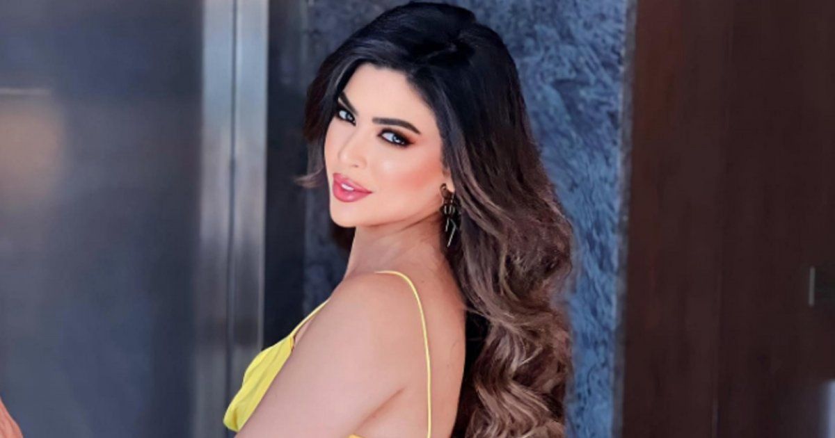 شاهد .. بإطلالة شيك .. ميرنا جميل تسحر الجمهور بلوك أسود رائع