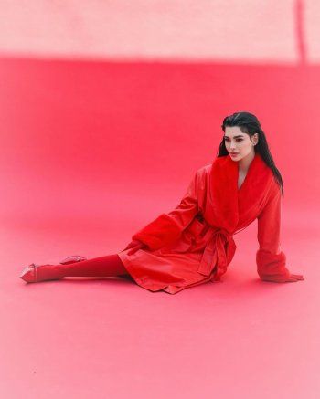 شاهد .. بالصور-بالأحمر المميز.. روان بن حسين تتالق بلوك بغاية الاناقة