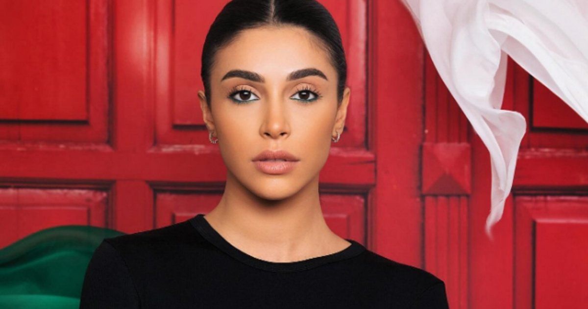 شاهد .. بلوك كاجوال مميز.. ياسمينا زيتون تتألق بالأسود و تبهر عيون الجمهور