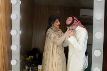 شاهد .. إبن أحلام يحدث ضجة بظهوره..هكذا تصرّف معها وكيف علّقت؟-بالصور