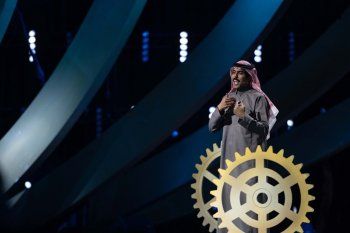 شاهد .. همس فكري تُحيي ختام مرحلة نصف النهائي في " الملعقة " .. ومن تأهل من الشعراء ؟