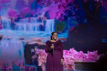 شاهد .. همس فكري تُحيي ختام مرحلة نصف النهائي في " الملعقة " .. ومن تأهل من الشعراء ؟