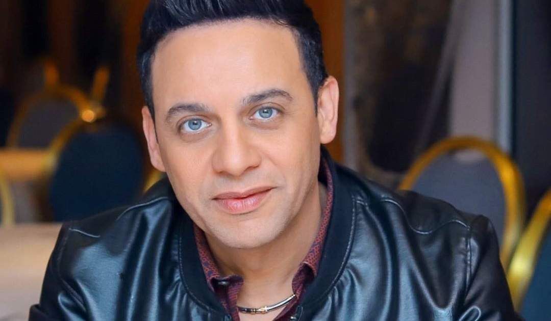 شاهد .. في لفتة إنسانية .. مصطفى قمر يشتري الفاكهة من أحد الباعة المتجولين وهذا ما قاله له - بالفيديو