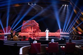 شاهد .. همس فكري تُحيي ختام مرحلة نصف النهائي في " الملعقة " .. ومن تأهل من الشعراء ؟