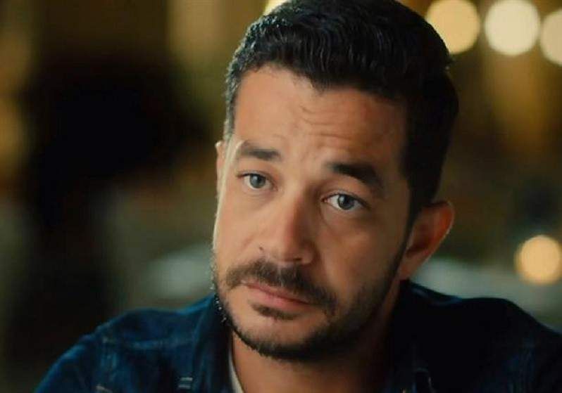 شاهد .. شريف سلامة يشوق متابعيه لمسلسل "كامل العدد"