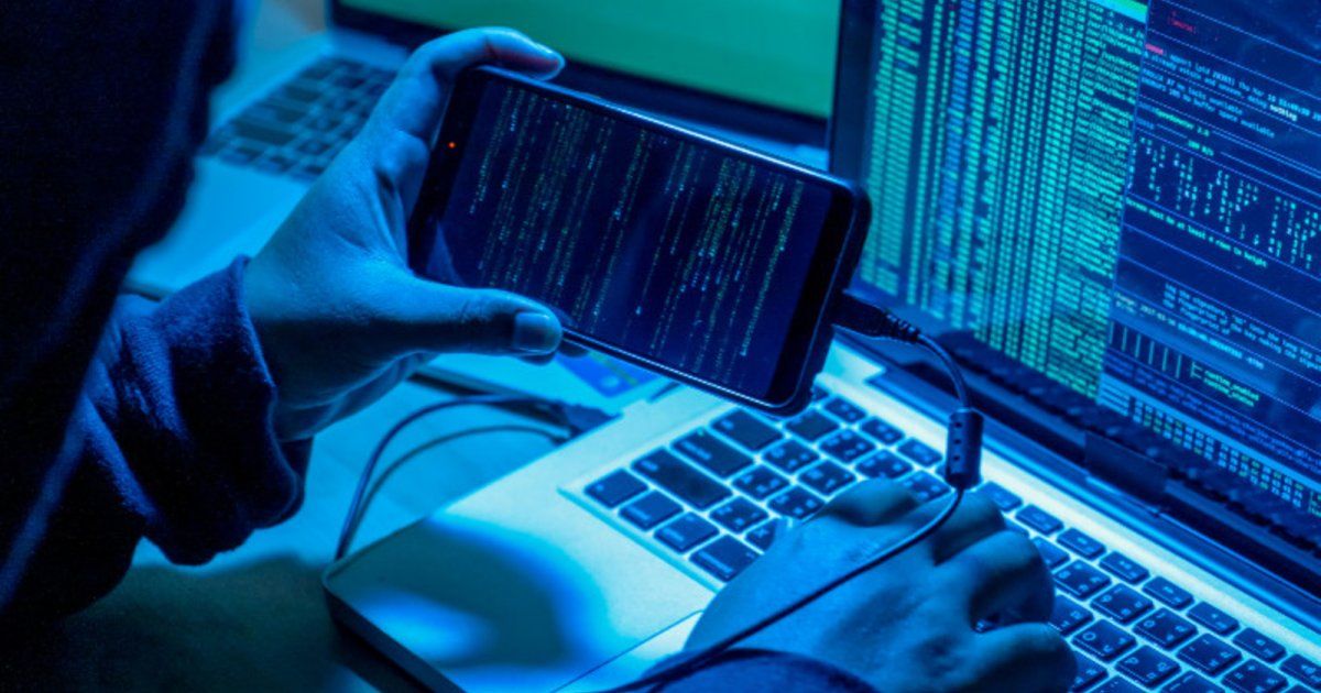 شاهد .. قناة ناقد فني مصري شهير تتعرض للقرصنة