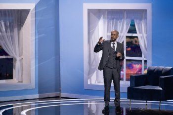 شاهد .. همس فكري تُحيي ختام مرحلة نصف النهائي في " الملعقة " .. ومن تأهل من الشعراء ؟