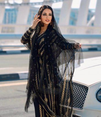 شاهد .. ديانا حداد تتألق بالعباءة السعودية التقليدية بمناسبة يوم التأسيس-بالصور