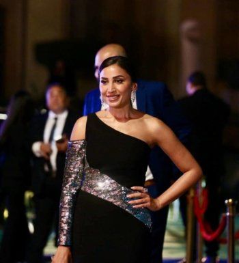 شاهد .. تفاصيل إطلالة دينا الشربيني في ليالي السعودية المصرية.. وهذا سعر فستانها