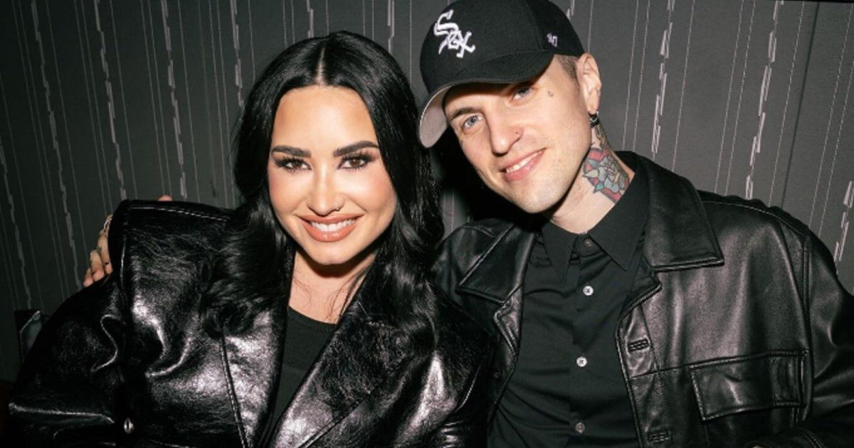 شاهد .. بأجواء رومنسية.. ديمي لوفاتو بإطلالة مليئة بالحب مع خطيبها