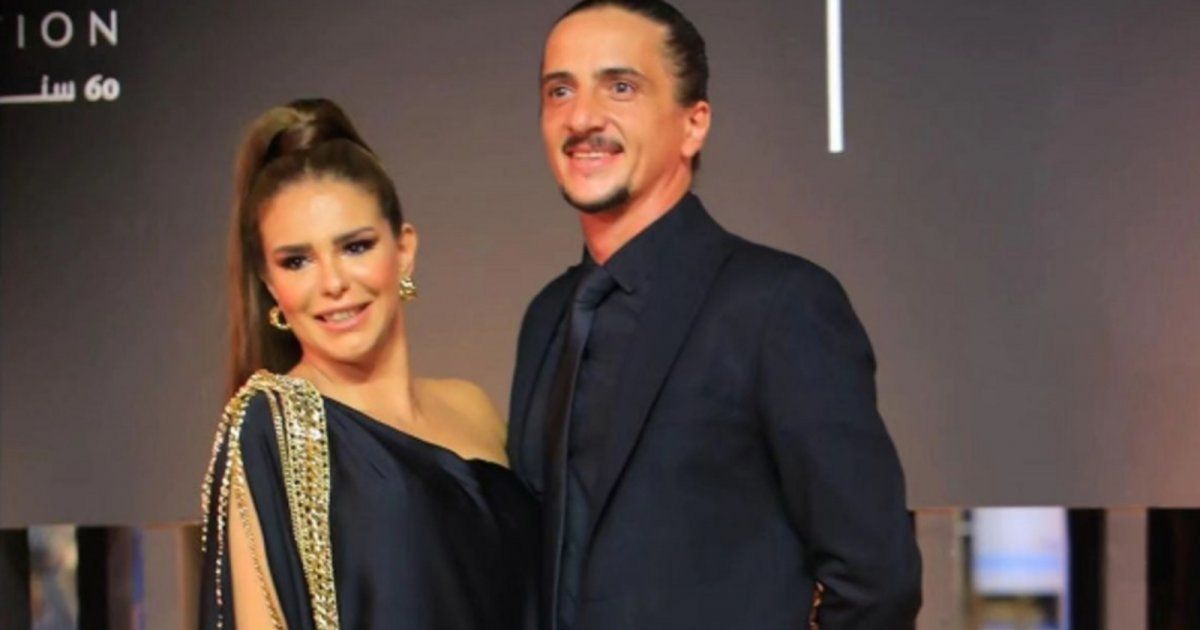 شاهد .. بصور رومنسية.. دنيا عبد العزيز تعايد زوجها في ذكرى زواجهما