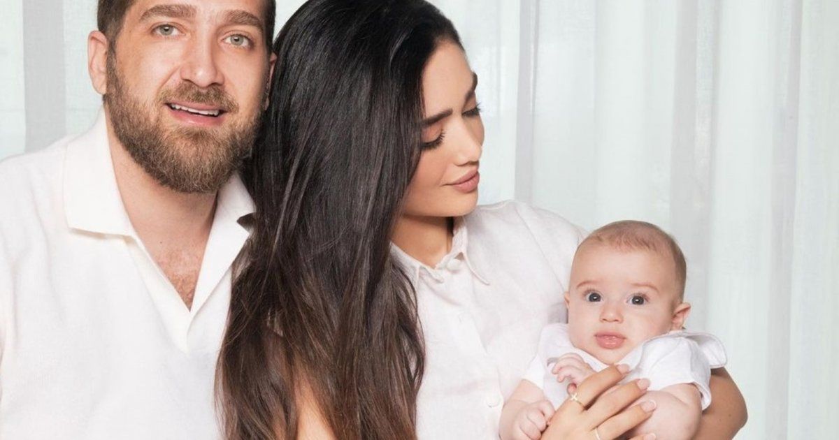 شاهد .. صورة رائعة تجمع جيسيكا عازار بزوجها.. والرومانسية سيدة الموقف