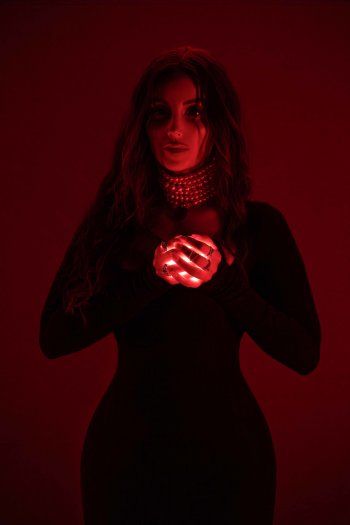 شاهد .. تينا يموت تطلق " بحسّ فيك " - بالصور