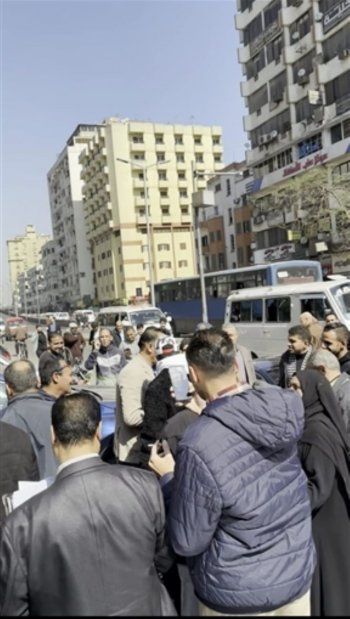 شاهد .. تضامن كبير من محبي محمد رمضان معه أمام محكمة الجيزة.. وهكذا حاصروه فور وصوله - بالصور