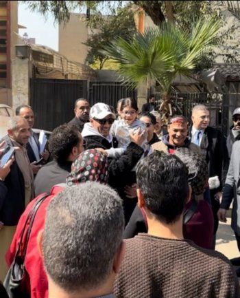 شاهد .. تضامن كبير من محبي محمد رمضان معه أمام محكمة الجيزة.. وهكذا حاصروه فور وصوله - بالصور