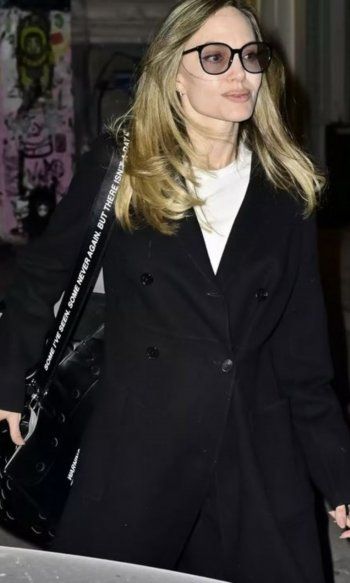 شاهد .. بالصورة- أنجلينا جولي تفاجئ متابعيها بلوك جديد