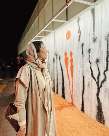 شاهد .. دانييلا رحمة تطل بغطاء رأس وعباءة طويلة.. وهكذا بدت!