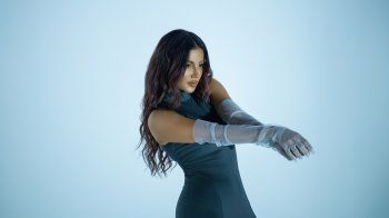 شاهد .. تينا يموت تطلق " بحسّ فيك " - بالصور