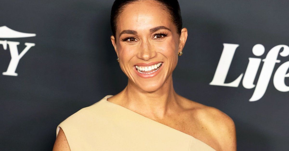 شاهد .. إطلالة أنيقة للغاية لـ ميغان ماركل.. سعر مجوهراتها تخطى المعقول!