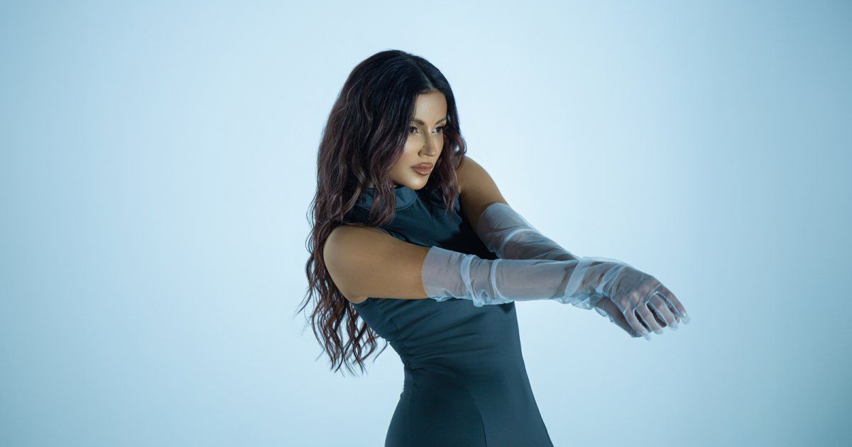 شاهد .. تينا يموت تطلق " بحسّ فيك " - بالصور