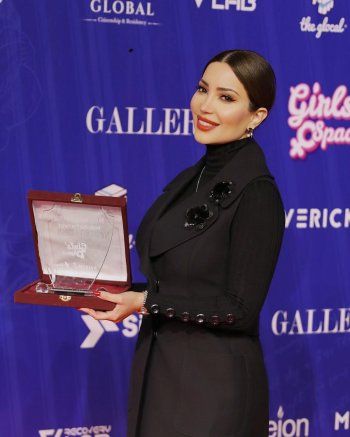 شاهد .. بالصور- نسرين طافش تتألق بأناقتها..و إليكم سعر حذائها و حقيبة يدها الخياليين