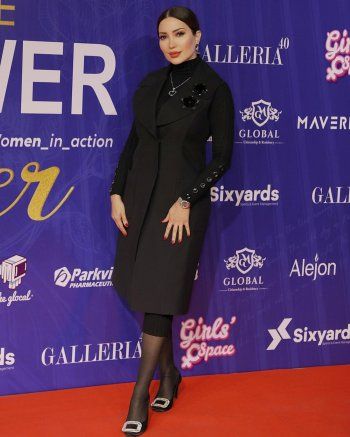 شاهد .. بالصور- نسرين طافش تتألق بأناقتها..و إليكم سعر حذائها و حقيبة يدها الخياليين