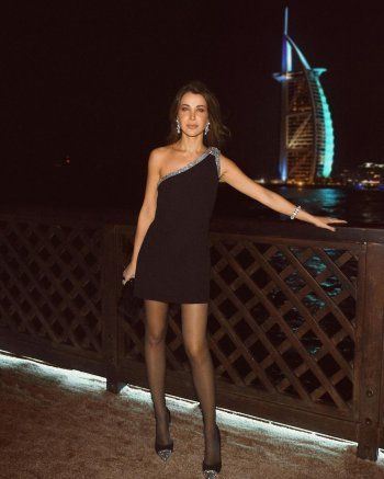 شاهد .. بالصور- نانسي عجرم تبهر الجمهور بإطلالتها من توقيع إيلي صعب.. وهذا هو سعر فستانها