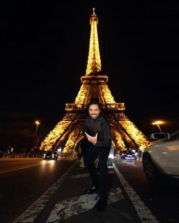 شاهد .. نادر الأتات يستمتع بوقته في شوارع باريس