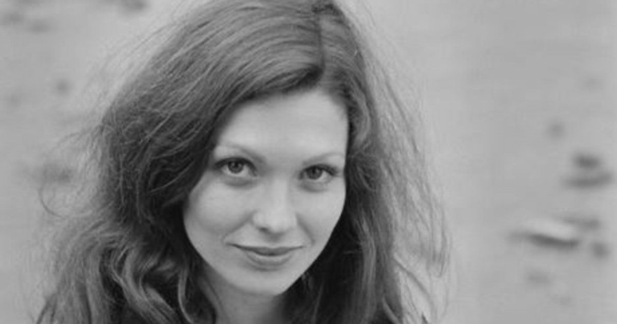 شاهد .. وفاة بطلة سلسلة أفلام "جيمس بوند"