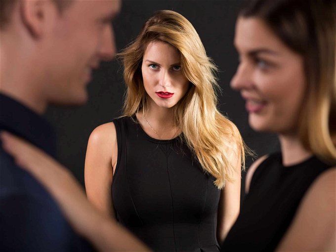 أخبار مصر | فضحني وسط أصحابه .. سيدة تلاحق زوجها بـ”دعوى طلاق” بعد جحيم 17 عام