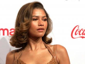 شاهد .. بطلة "مدرسة الروابي للبنات" نسخة طبق الأصل من زيندايا.. إليكم الشبه