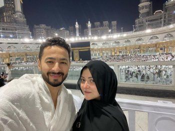 شاهد .. حمادة هلال يهنئ زوجته بمناسبة عيد ميلادها بكلمات رومانسية