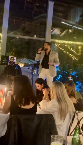 شاهد .. عمر جاد يرفع علم لبنان في قطر