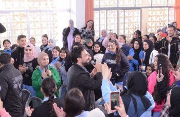 شاهد .. نادر الأتات وإيناس الجرمقاني يحيان حفلاً غنائياً في ثانوية برجا