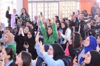 شاهد .. نادر الأتات وإيناس الجرمقاني يحيان حفلاً غنائياً في ثانوية برجا